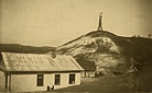 Lipnik, kolonia w gminie Werba, 1933 r. Na wzgrzu obelisk zwieczony dwugowym austriackim orem, postawiony podczas I wojny wiatowej przez wojsko austriackie, prawdopodobnie dla uczczenia polegych onierzy w walkach z Rosjanami.