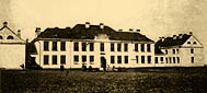 Ryn, kolonia w gminie Stare Koszary, 1939 r. Gmach Wiejskiego Uniwersytetu Ludowego i Szkoy Powszechnej, spalonego przez UPA 16 padziernika 1943 r.