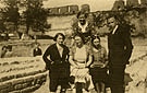 uck, lata 30-te. Nauczyciele Szkoy Powszechnej nr 4 im. Jachowicza na Zamku Lubarta. Siedz od lewej: pierwsza Maria Gindrych, trzecia Kopacewicz.