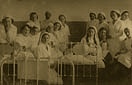 Ostrg nad Horyniem, 1939 r. Uczennice Liceum Pedagogicznego na praktyce w szpitalu w ramach przysposobienia wojskowego kobiet.