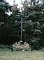 Drużkopol, wieś w gminie Brany, 1998 r. Krzyż postawiony w 1997 r. na mogile Polaków zamordowanych przez OUN-UPA w 1943 r.
