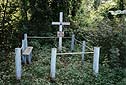 Wierzbiczno, wieś w gminie Turzysk, 2000 r. Mogiła rodziny Głowińskich zamordowanych przez UPA 4 września 1943 r.
