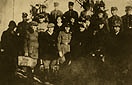 Wacławka, 1938 r. Drużyna Związku Strzeleckiego podczas inspekcji Korpusu Ochrony Pogranicza (KOP) z Niewirkowa z opiekunem drużyny - nauczycielem Józefem Durkiem.